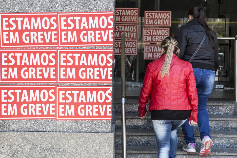 Classe pede 16% de reajuste salarial. | Henry Milléo/Gazeta do Povo