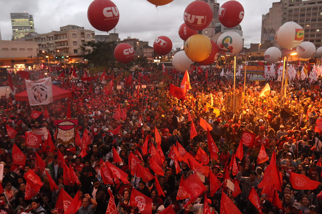 Para Lindbergh, o governo volta a errar ao usar a mesma fórmula que, segundo ele, não deu certo no ajuste feito neste ano | Roberto Parizotti/ Cut/Fotos Públicas.
