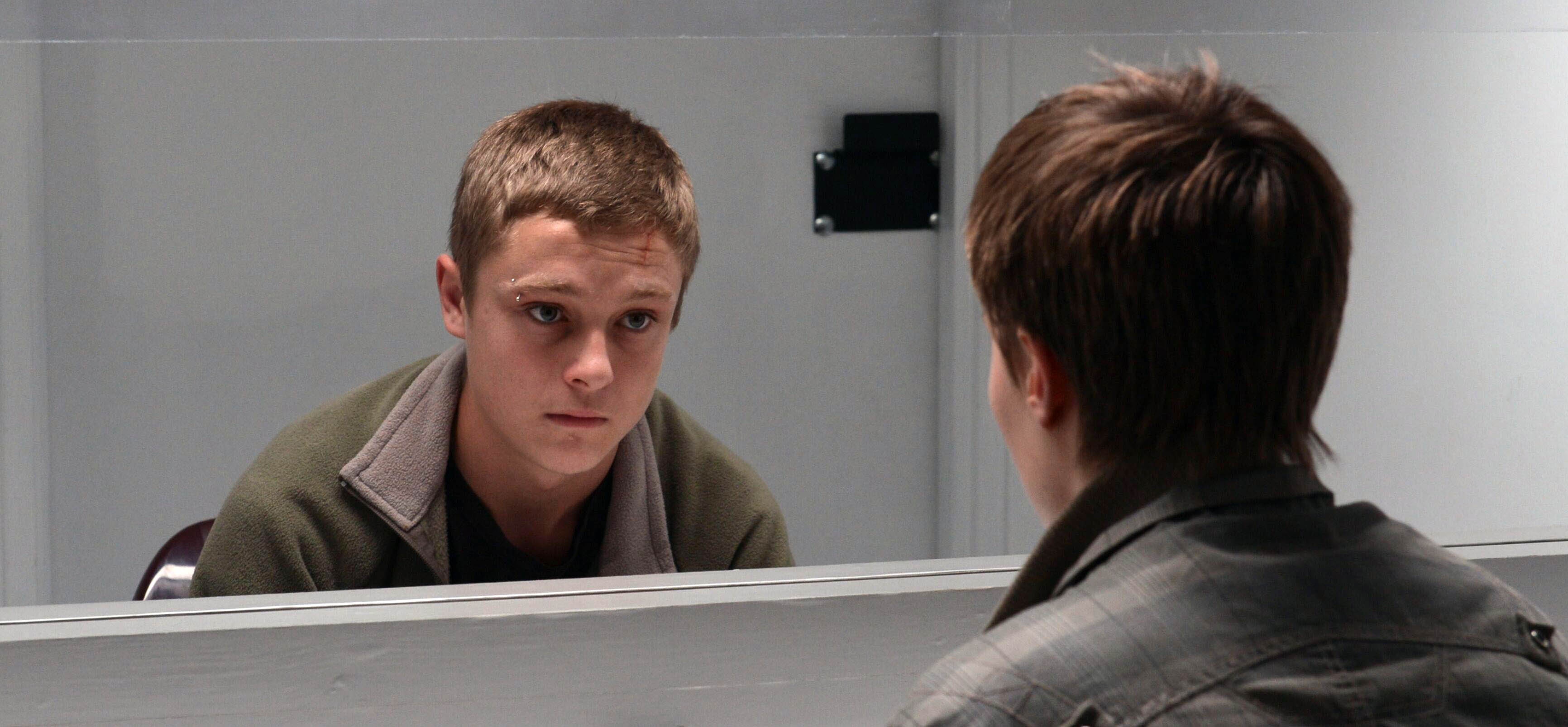 Rod Paradot vive Malony, adolescente linha dura. | Divulgação