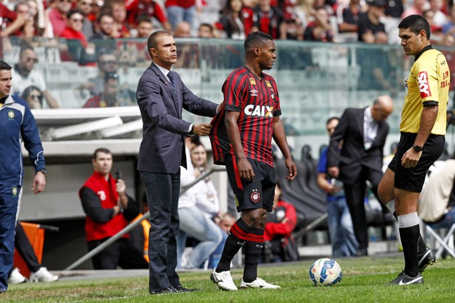 O treinador ganhou a confiança do grupo ao não pedir reforços quando chegou. | Antônio More/Gazeta do Povo