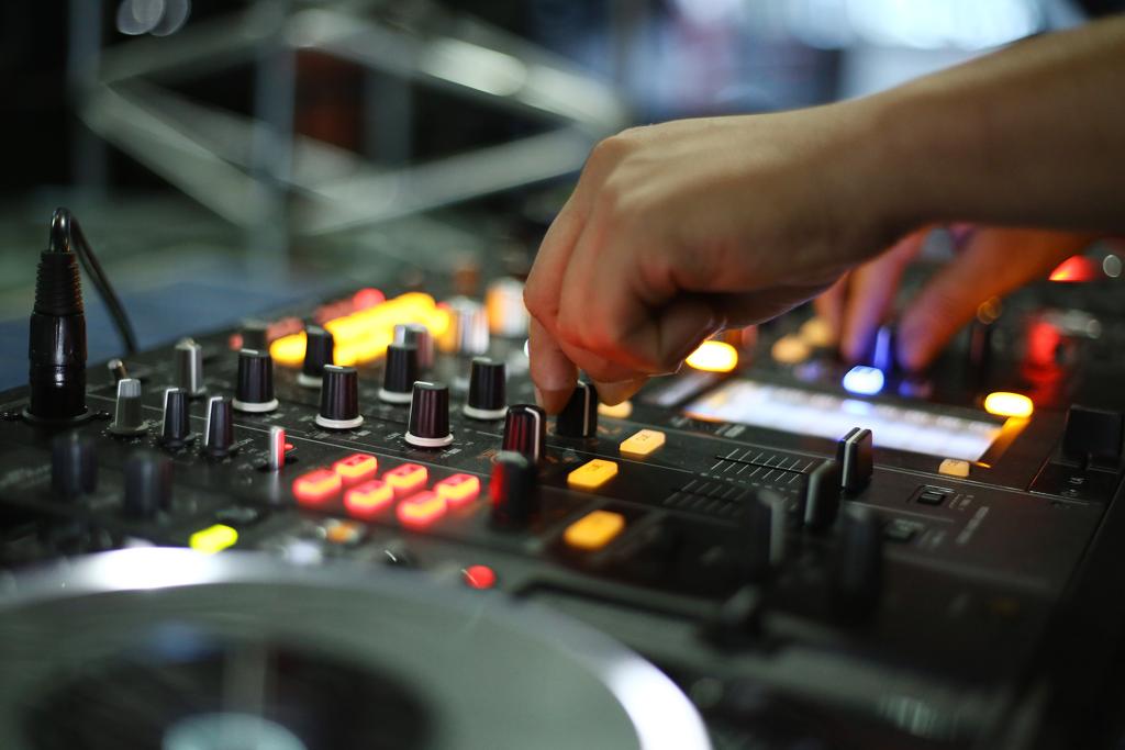 Projeto vetado por Dilma pretendia regulamentar profissão de DJ aos moldes do que já ocorre com artistas | Giuliano Gomes/Gazeta do Povo