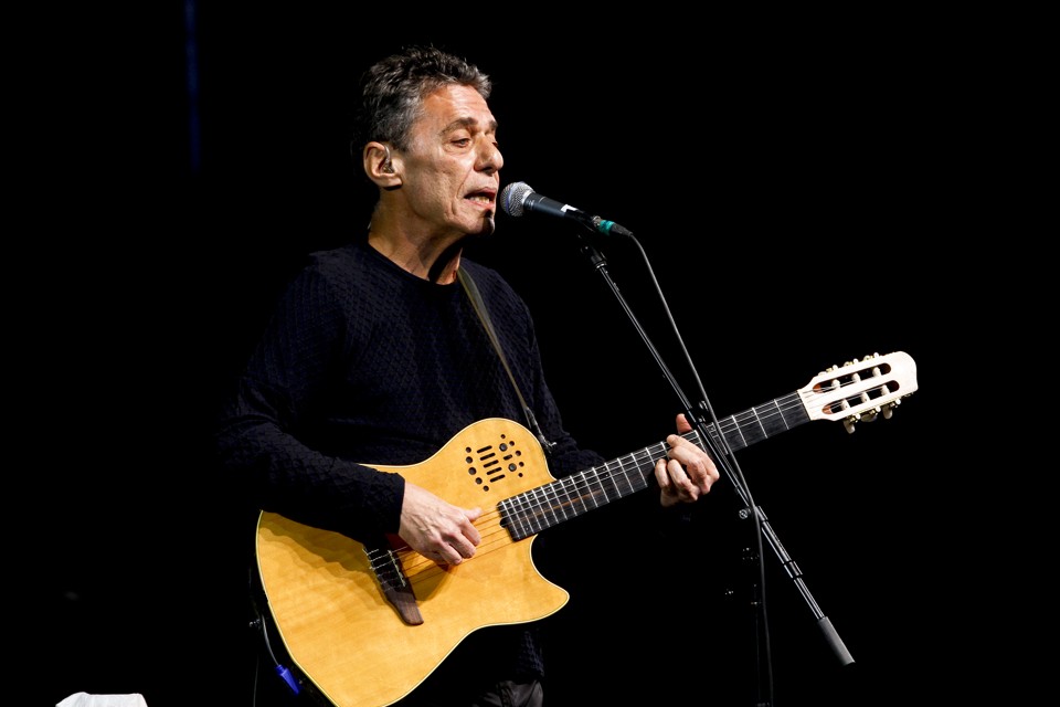 Chico Buarque participou de uma “pelada” com integrantes do Movimento Sem Terra. | Antonio Costa/Arquivo/Gazeta do Povo