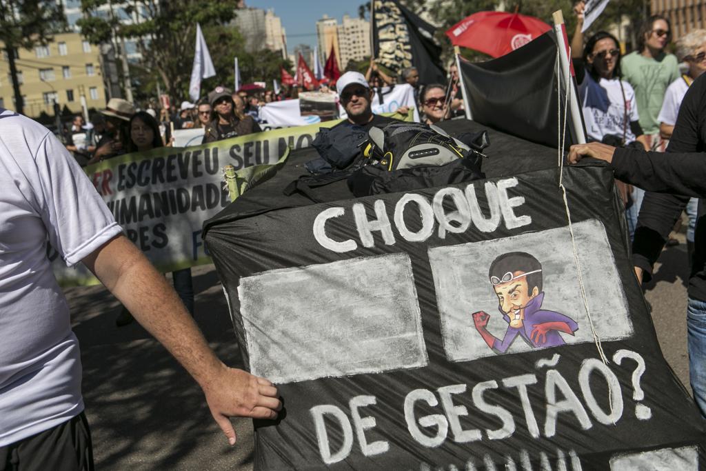 Professores protestaram em agosto e lembraram os quatro meses da “Batalha do Centro Cívico”. | Marcelo Andrade/Gazeta do Povo