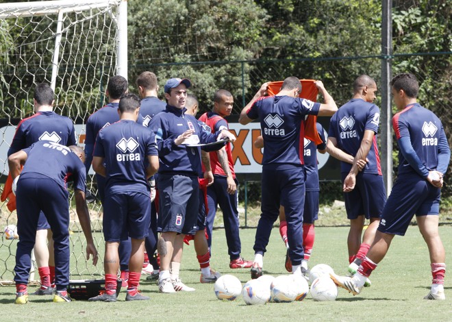 Ex-jogador do Paraná, Fernando Miguel será integrante da comissão técnica permanente de 2016. | Aniele Nascimento/Gazeta do Povo