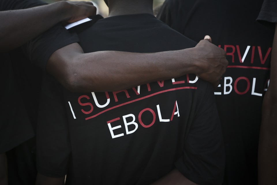 Em Serra Leoa, sobreviventes do ebola ainda sofrem discriminação | Tara Todras-Whitehill/The New York Times