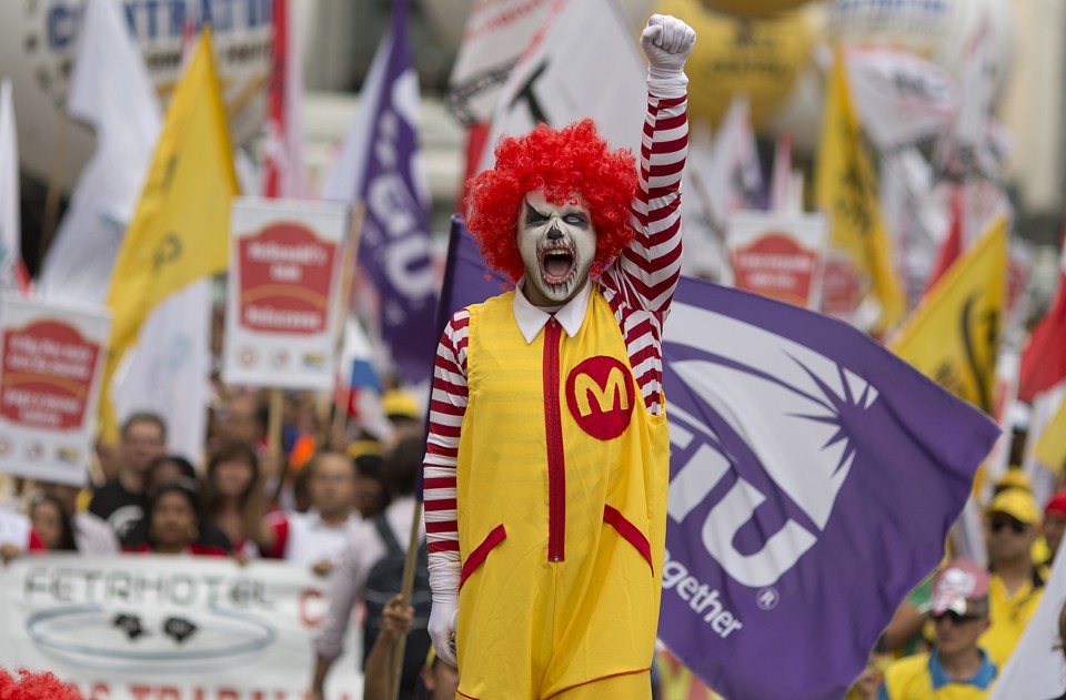 Diretores de sindicatos de 20 países se reuniram em um encontro de empregados do McDonald’s no mês passado no Brasil | Andre Penner/AP
