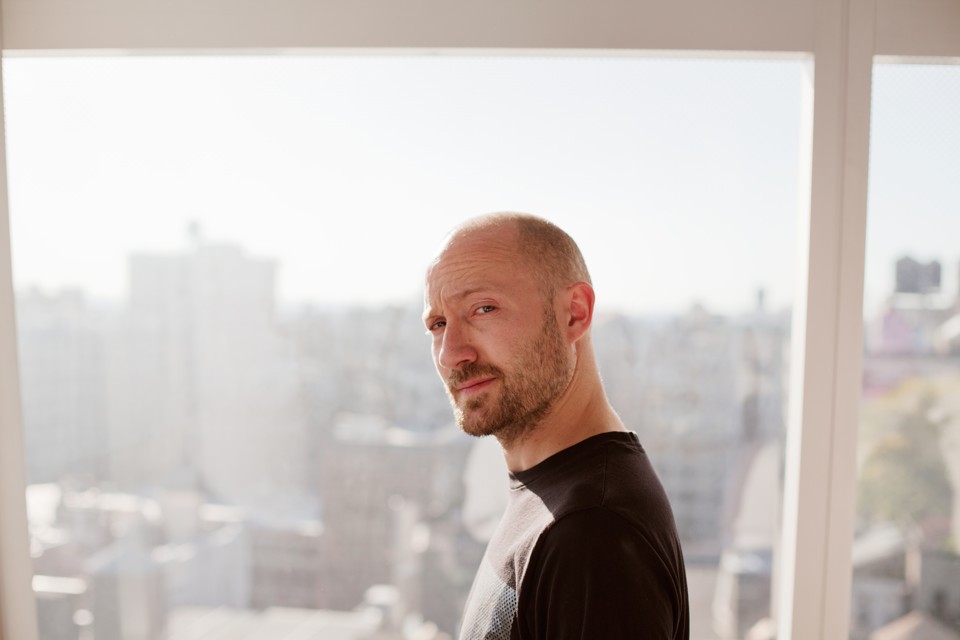 Paul Kalkbrenner resolveu usar vocais em seu novo álbum, “7” | Katharina Poblotzki/The New York Times