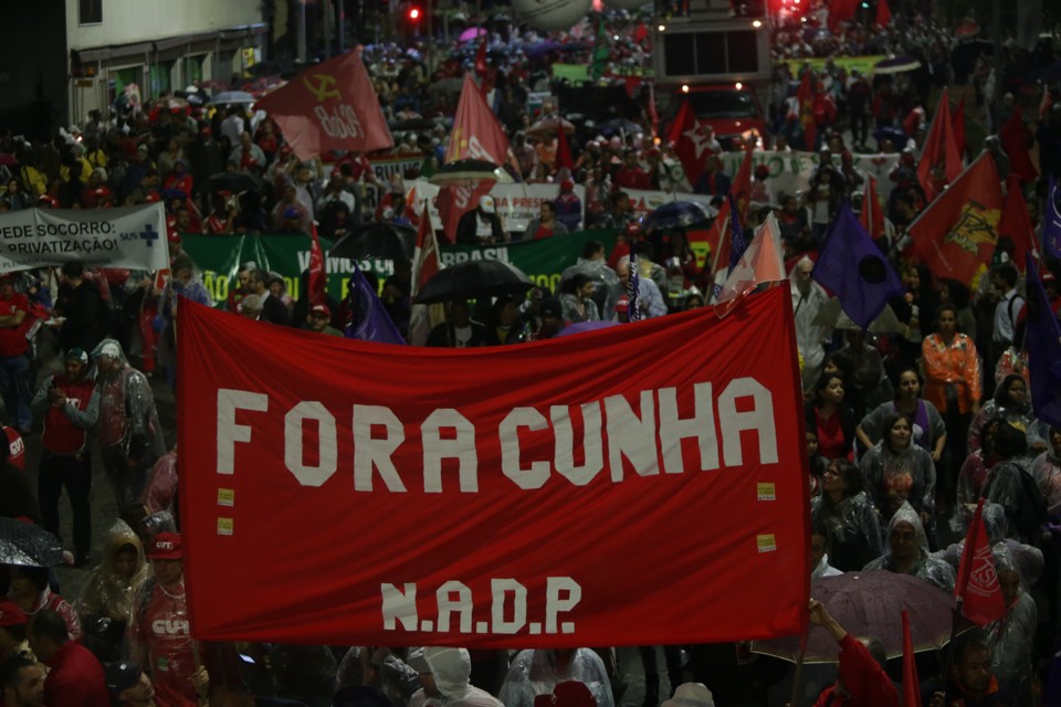 Manifestação a favor de Dilma e contra Cunha: movimento ganha novo fôlego. | PAULO PINTO/ Agência PT