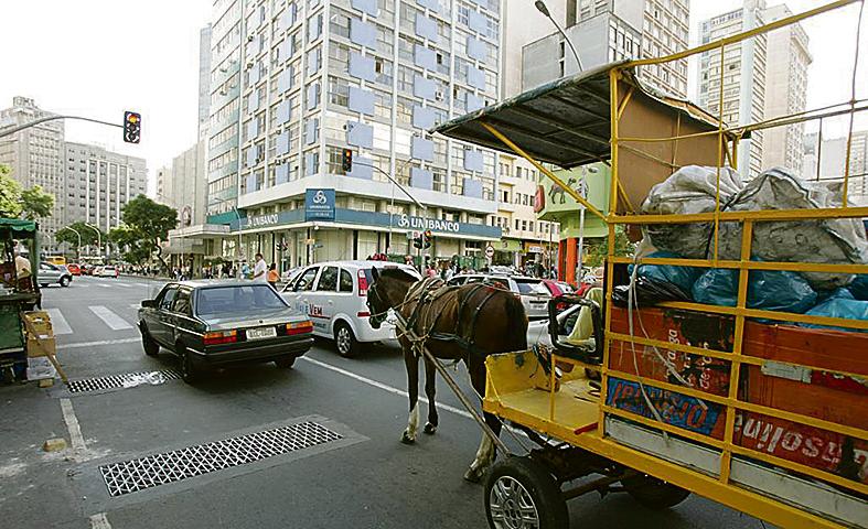 Carroças ficam proibidas na cidade. | Daniel Castellano/Gazeta do Povo