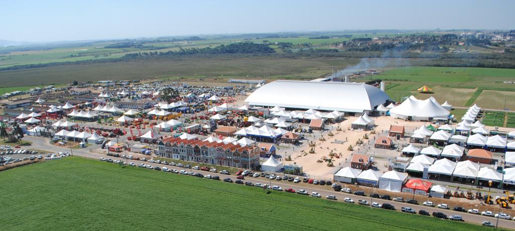Pavilhão Agroleite, Praça Central e Vila Holandesa integram a Cidade do leite, um complexo anexo ao Parque de Exposições Dario macedo, onde ocorre a feira. | Divulgação / Agroleite