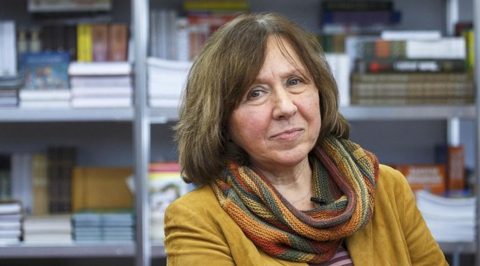 Em sua obra, Svetlana procura ouvir os ignorados pela História. | Reuters