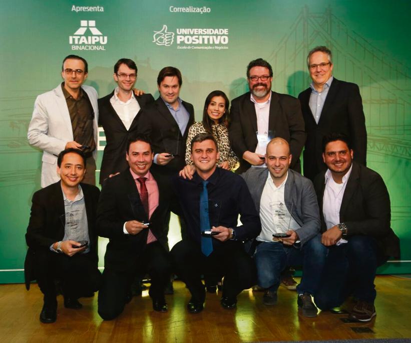 Campeões do prêmio posam para a foto oficial: exemplos de gestão e excelência profissional. | Henry Milléo/Gazeta do Povo