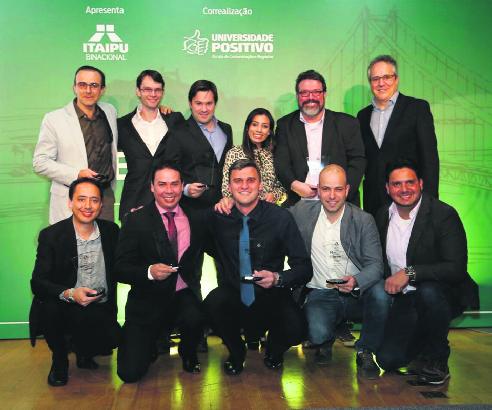 Prêmio Bem Feito no Paraná exalta superação de empresas em cenário hostil Campeões do prêmio posam para a foto oficial: exemplos de gestão e excelência profissional. | Henry Milléo/Gazeta do Povo