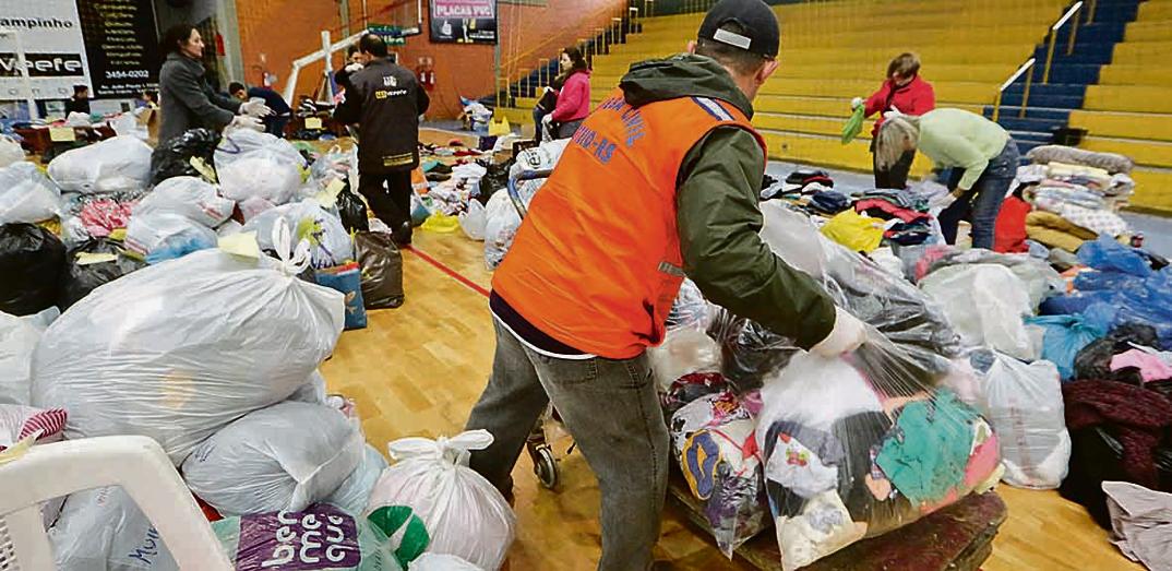 Alimentos e roupas chegam à cidade gaúcha de Esteio, uma das mais afetadas pelas chuvas. | Andressa Moreira/Palácio Piratini