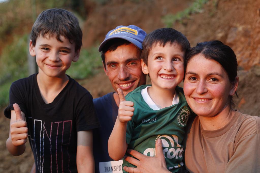 Famílias lidam sozinha com rotina do campo para viabilizar atividade rural. | Jonathan Campos/Gazeta do Povo