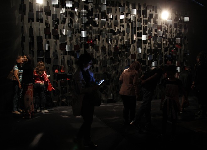 “Continuel Mobile Inbox”, também de Le Parc: artista foi um dos pioneiros da arte cinética. | Aniele Nascimento/Gazeta do Povo