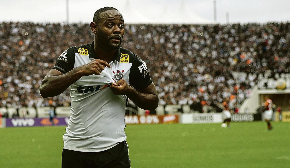 Vágner Love comemora o gol da vitória do Corinthians sobre o Flamengo. | Leandro Margins/Folhapress