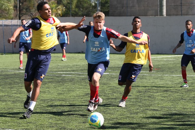 Até 2014, jogadores também utilizavam o campo de grama sintética da sede tricolor. | Aniele Nascimento/Gazeta do Povo