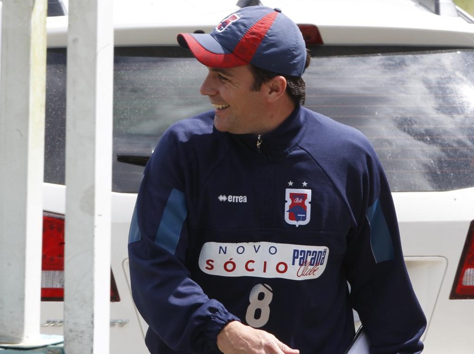 O técnico interino Fernando Miguel destacou o trabalho da diretoria para manter os salários em dia no Paraná. | Aniele Nascimento/Gazeta do Povo
