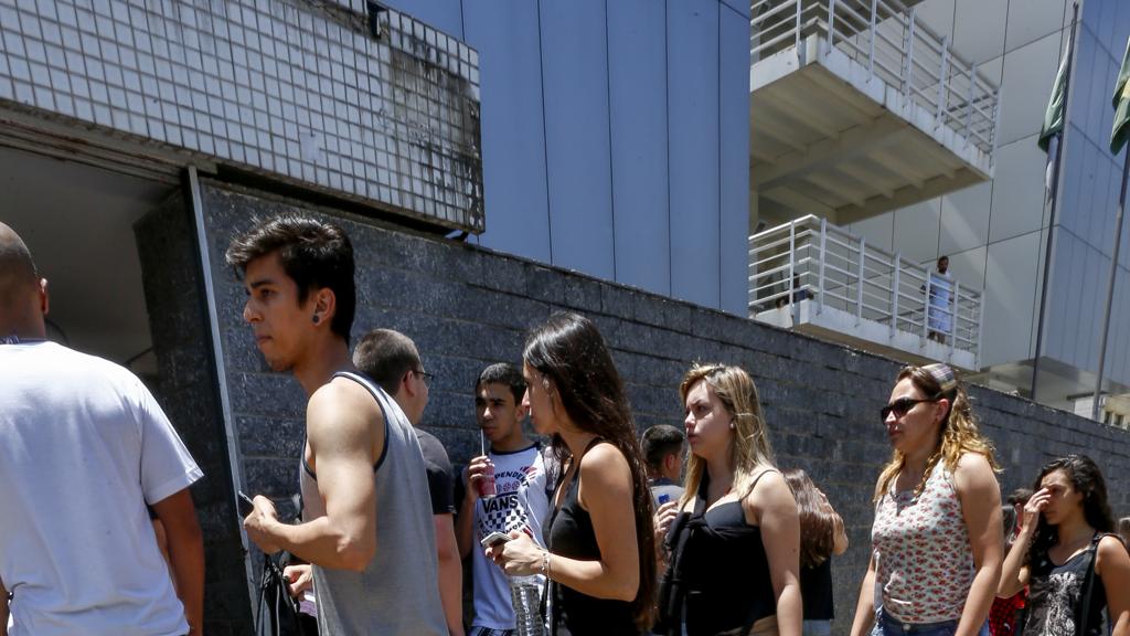 Atenção: Participantes não podem se esquecer de usar caneta esferográfica de tinta preta, fabricada em material transparente. | Hugo Harada/Gazeta do Povo