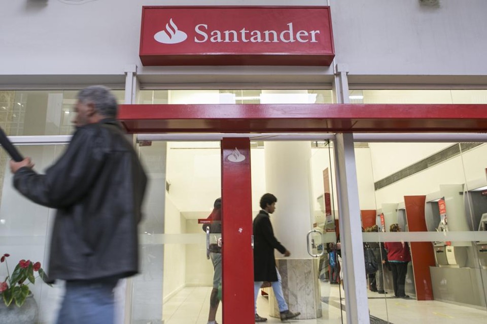 A maior parte das dívidas continua sendo com os bancos: quase metade (48,17%) de tudo que é devido tem como cobrador instituições financeiras | Marcelo Andrade/Gazeta do Povo
