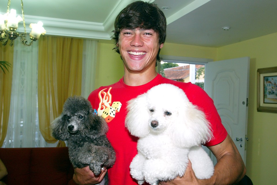 Oldoni com cachorros: polêmica marcou atacante. | Valquir Aureliano/Arquivo Tribuna do Paraná
