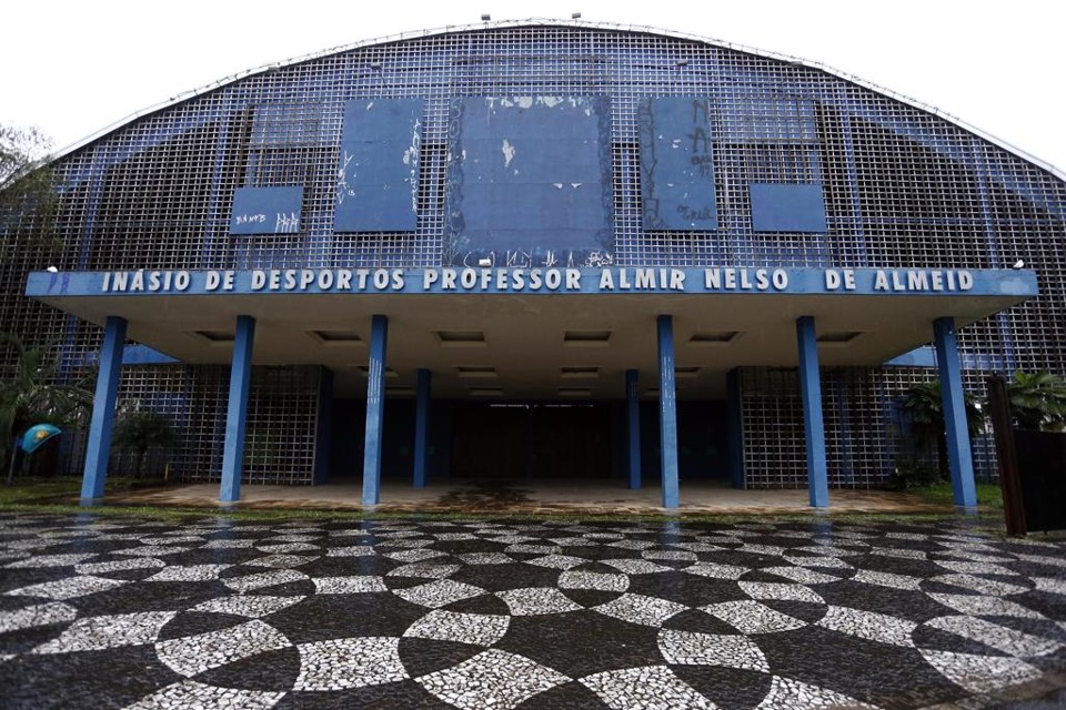 Ginásio do Tarumã reabre até fevereiro, mas em ‘versão nanica’ Tarumã está fechado desde o fim de 2013 e estrutura precisa ser reformada. | Albari Rosa/Gazeta do Povo