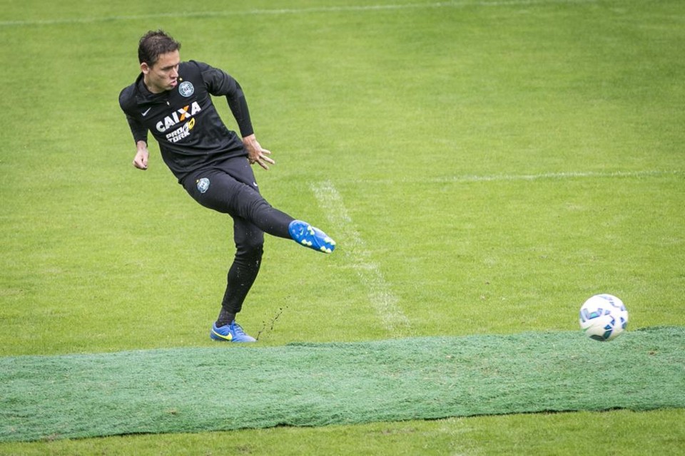 Coritiba deve aproximadamente R$ 600 mil para Keirrison. | Marcelo Andrade/Gazeta do Povo