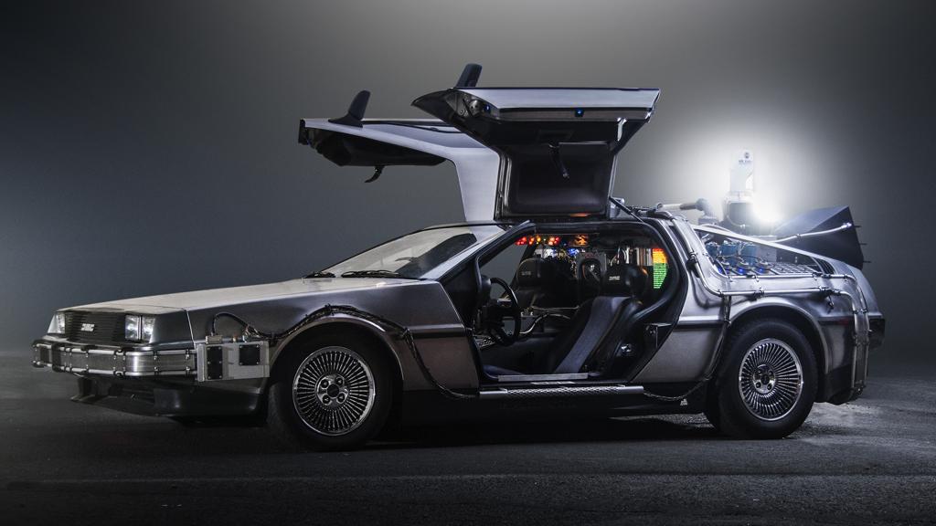 O DeLorean adaptado do filme “De Volta para o Futuro”. | Wikimedia Commons