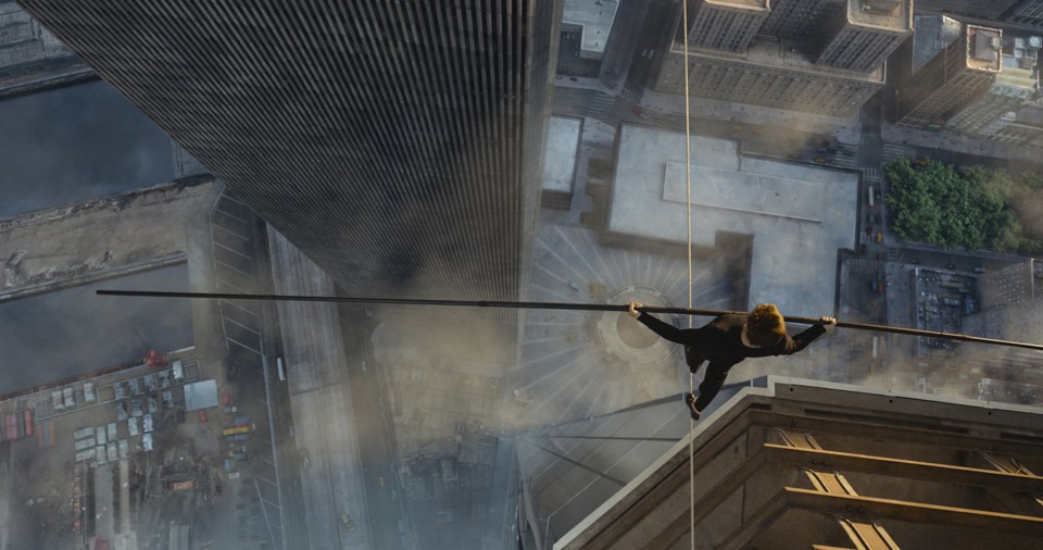 Desce daí, menino: Gordon-Levitt no papel de Philippe Petit, o equilibrista que ensinou os nova-iorquinos a amar as Torres Gêmeas. | Divulgação