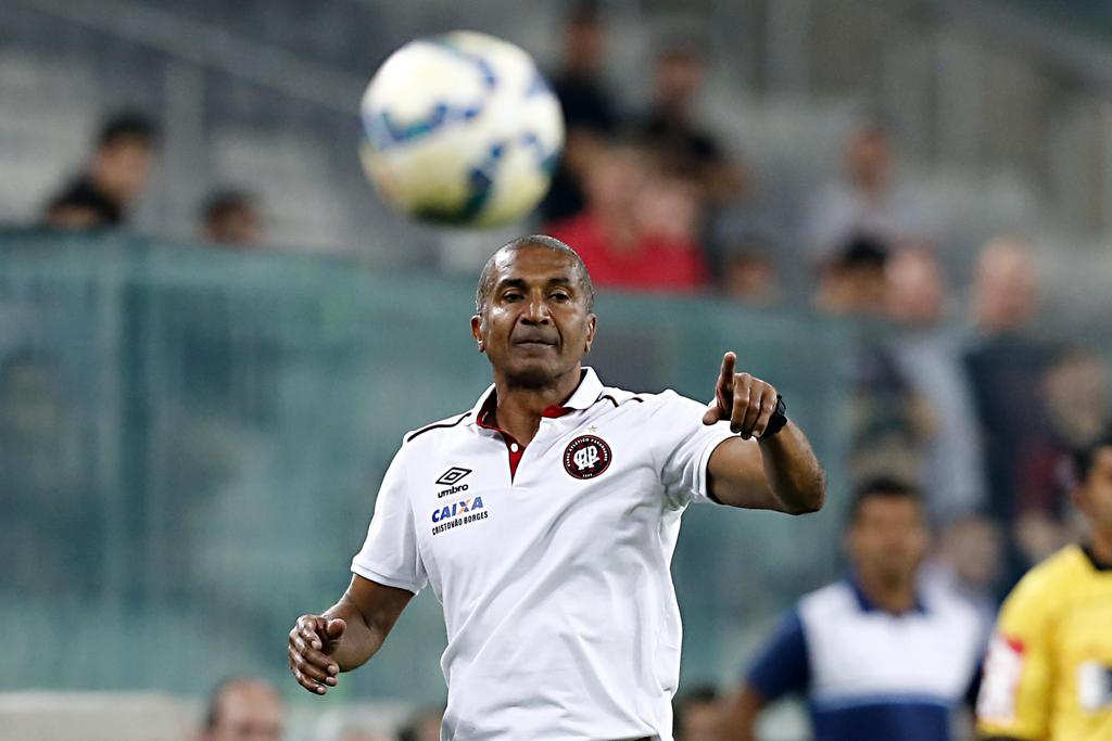 Cristóvão Borges minimizou o resultado ruim contra o Cruzeiro e agora terá de encerrar o jejum de vitórias do Atlético diante do Corinthians. | Albari Rosa/Gazeta do Povo