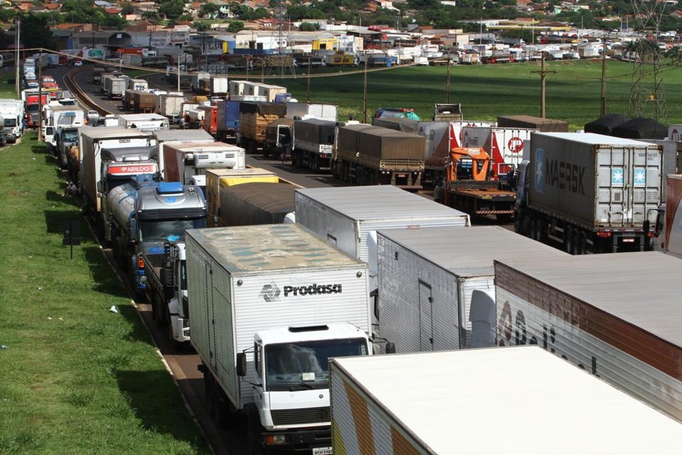 Categoria fez bloqueios em estradas de todo o país em março deste ano | Roberto Custodio/Jornal de Londrina