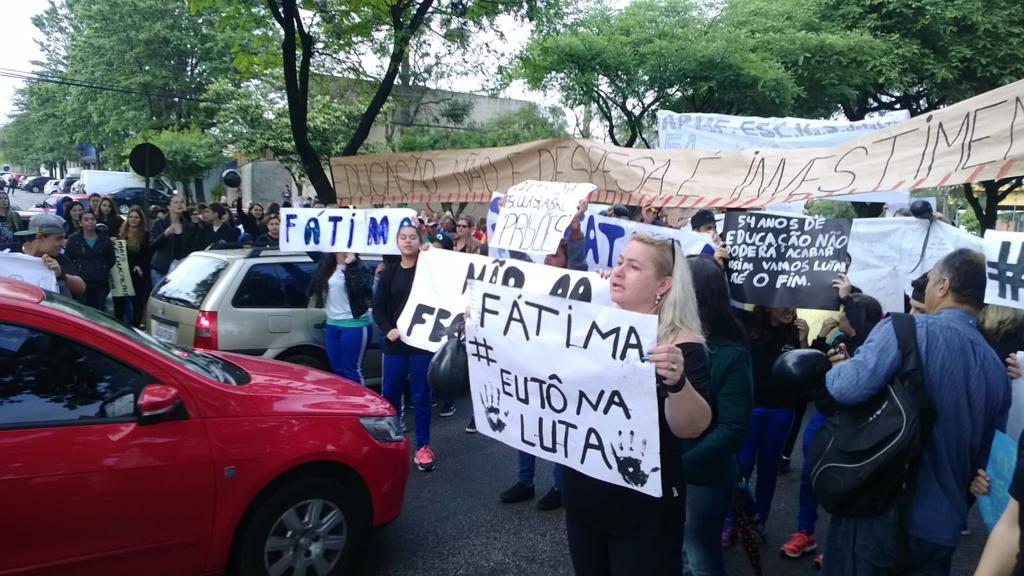 Protesto chegou a fechar por alguns momentos a Avenida Victor Ferreira do Amaral | Aniele Nascimento/Gazeta do Povo
