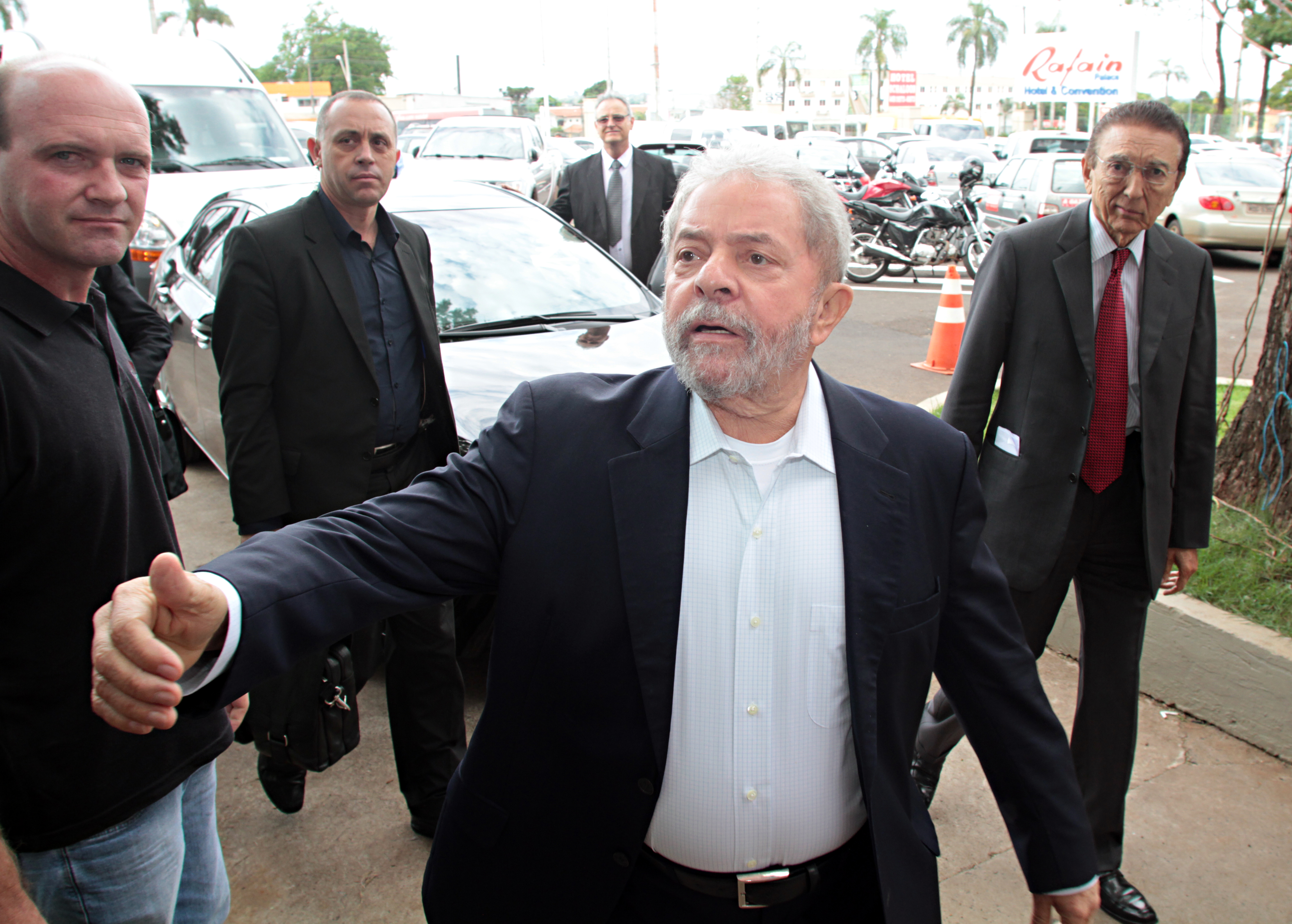 Ex-presidente Lula acompanhou toda a operação da PF do apartamento da família em São Bernardo: indignação. | Christian Rizzi/Gazeta do Povo