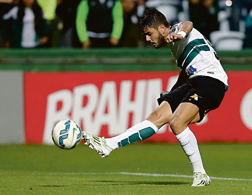 Henrique Almeida fez nove dos 22 gols do Coritiba no Brasileiro. Time tem o pior ataque da competição. | Albari Rosa/Gazeta do Povo