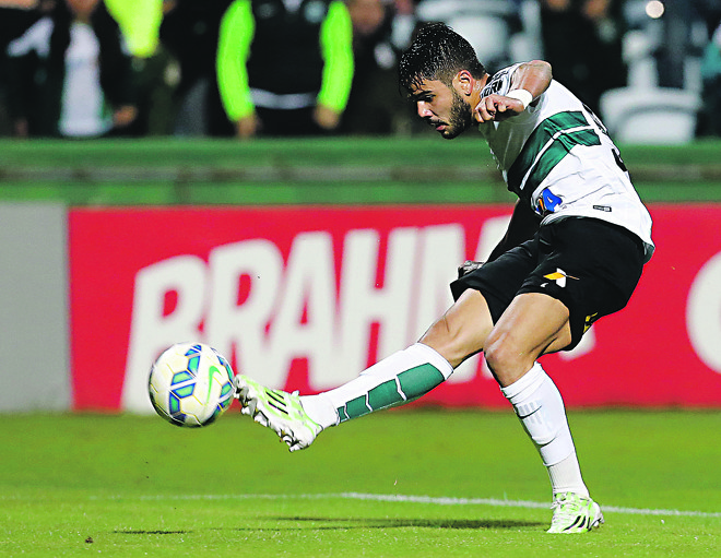 Henrique Almeida fez nove dos 22 gols do Coritiba no Brasileiro. Time tem o pior ataque da competição. | Albari Rosa/Gazeta do Povo
