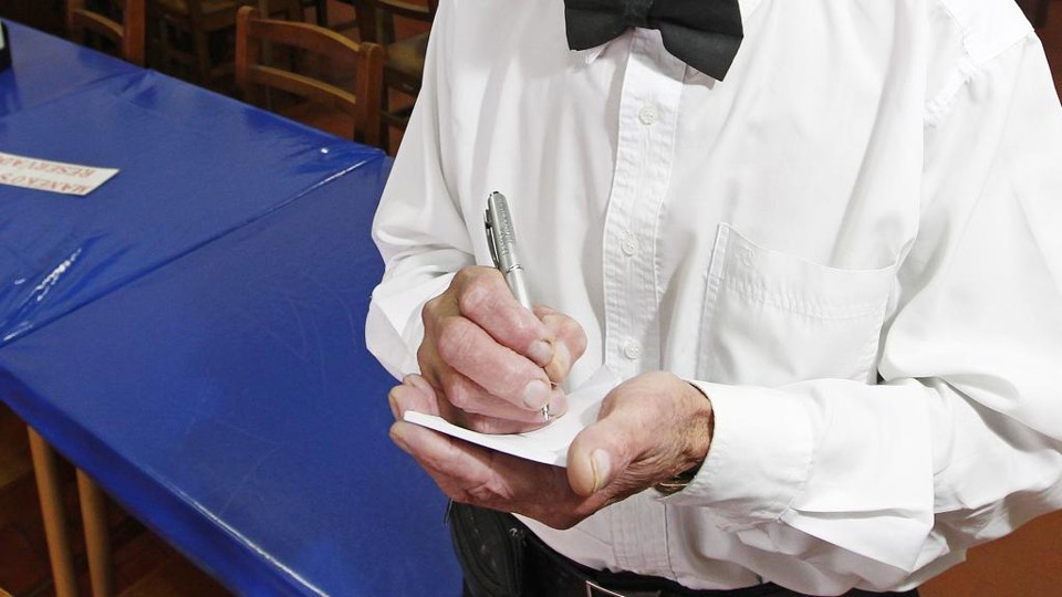 Para relator do projeto, vantagem da medida é não só fiscalizar o repasse da gorjeta, mas também facilitar sua tributação | Antônio More/Gazeta do Povo
