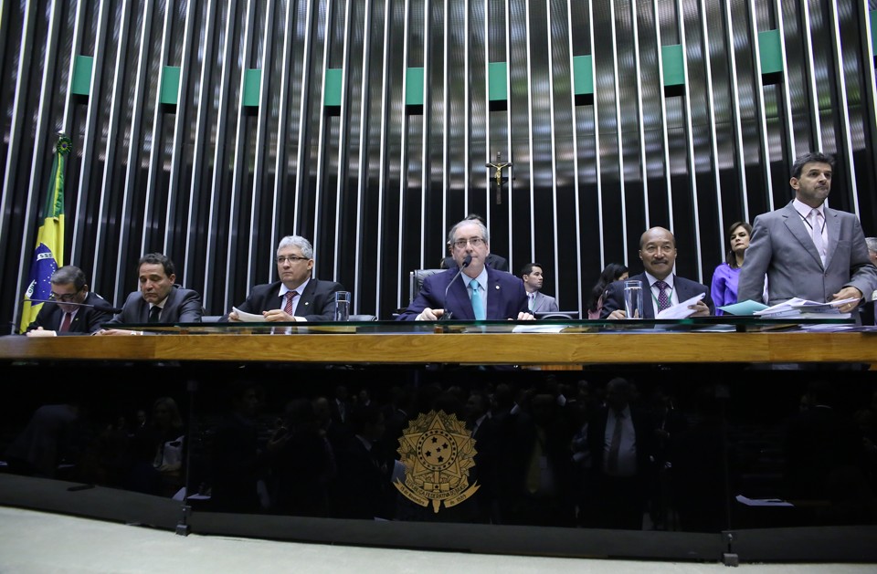 Aécio admite que o peemedebista foi importante para “alianças estratégicas” e, segundo ele, “feitas à luz do dia” com a oposição. Mas reconhece a gravidade das acusações e suspeitas envolvendo Cunha. | Gilmar Feliz/ Câmata dos Deputados