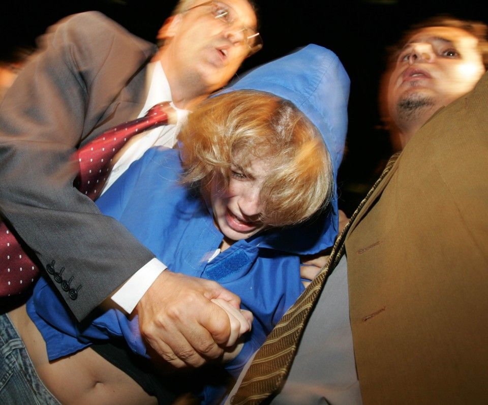Imagem de 2007, quando Suzane von Richthofen se apresentou à polícia após ter sua prisão preventiva decretada pela Justiça | Paulo Pinto/Agência Estado/Arquivo/