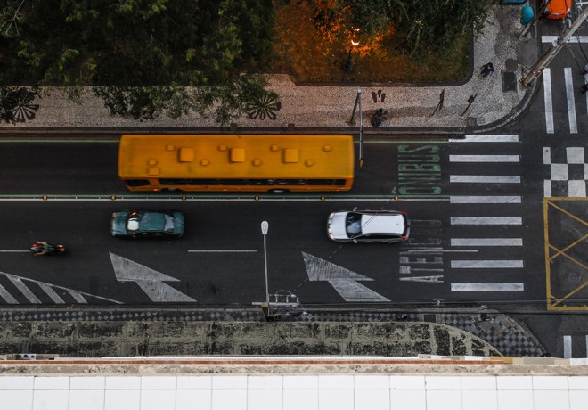 Há uma emenda ao texto do novo Plano Diretor de Curitiba que permite que os táxis usem as faixas exclusivas para ônibus, exceto aquelas dentro de canaletas. | Daniel Castellano/Gazeta do Povo
