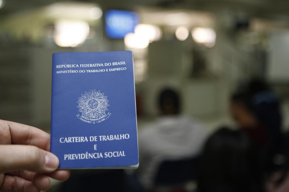 País perde 95,6 mil postos com carteira assinada em setembro No acumulado dos últimos 12 meses, o país fechou 1,24 milhão de vagas | Aniele Nascimento/Gazeta do Povo