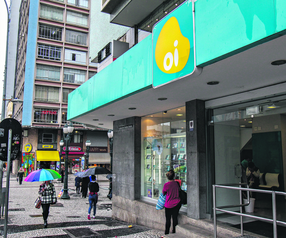Fundo de bilionário russo deve fazer proposta por ações da Oi Operadora encerrou segundo trimestre com dívida bruta de R$ 51 bilhões. | Daniel Castellano/Arquivo/Gazeta do Povo