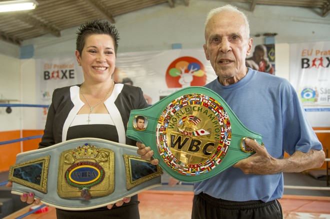 Rosilete dos Santos e Éder Jofre no centro de treinamento de boxe em São José dos Pinhais. | Hugo Harada/Gazeta do Povo