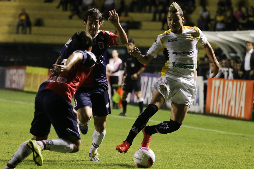 Tricolor e Tigre fizeram partida ruim em Santa Catarina | Folhapress