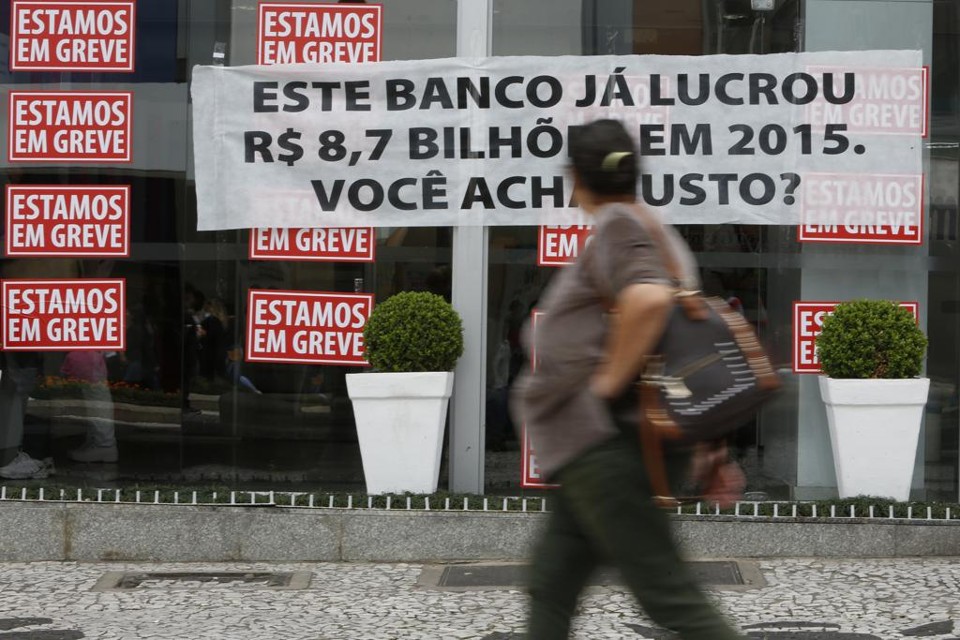 Desde o dia 25 de setembro, os bancos apresentaram três propostas | Henry Milleo/Gazeta do Povo