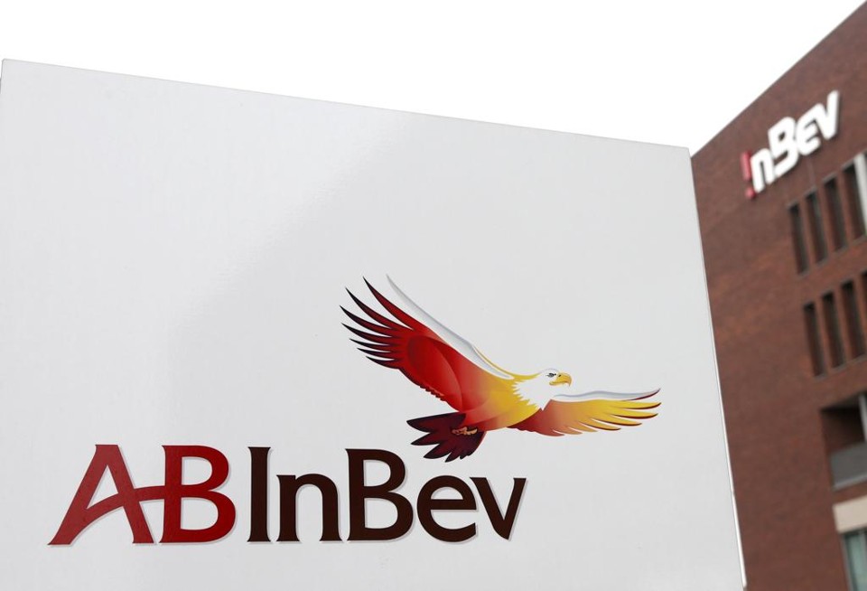 A SABMiller detém marcas como Peroni e Grolsh. Já a AB InBev é dona de marcas como Budweiser e Stella Artois | Francois Lenoir /Reuters