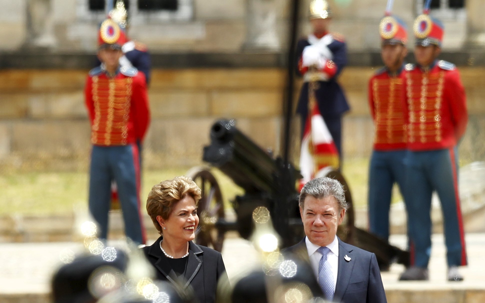 Dilma Rousseff com o presidente da Colômbia Manuel Santos: tentativa de se aproximar | John Vizcaino/Reuters