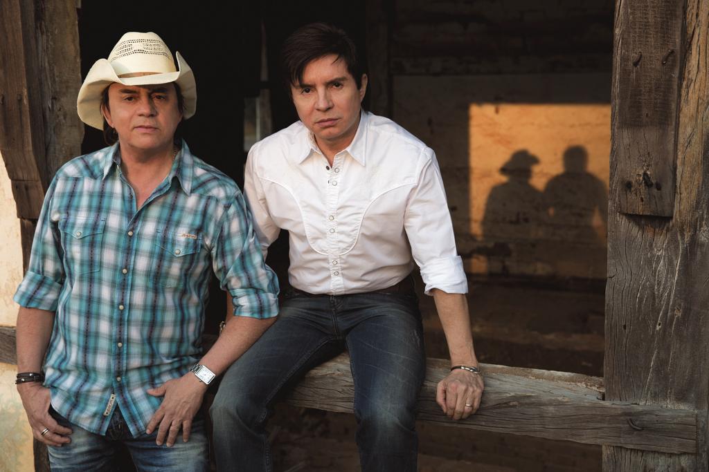 Cantores interpretam clássicos como “Chega de Saudade”, “Eu Sei que Vou te Amar” e “Águas de Março”. | /Divulgação