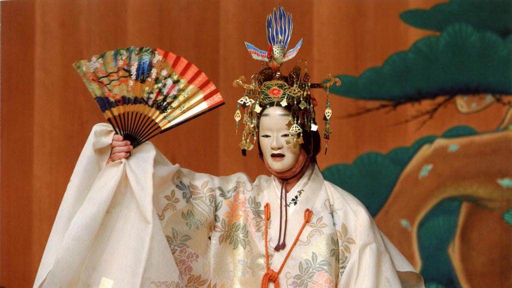 Clímax de “Hagoromo”, apresentado em Curitiba, em que uma ninfa dos céus dança para um pescador. | Divulgação