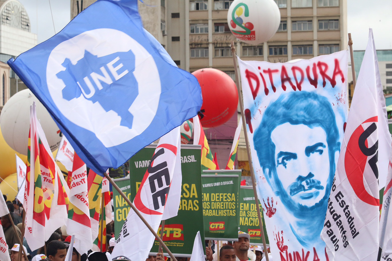 Apesar de criticar veementemente o ajuste fiscal implementado pela gestão Dilma Rousseff e afirmar que o governo não tem contemplado as demandas dos movimentos sociais, a frente não defende o impeachment da presidente. | Roberto Parizotti/ Cut/Fotos Públicas.
